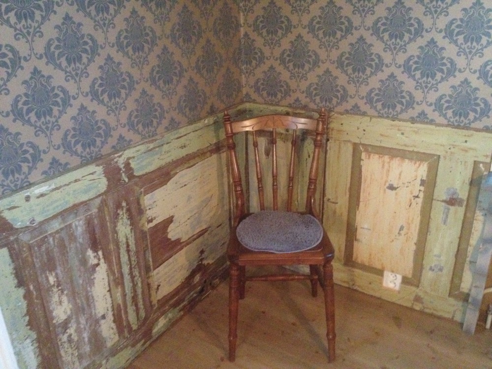 Spegeldörrar som bröstpanel