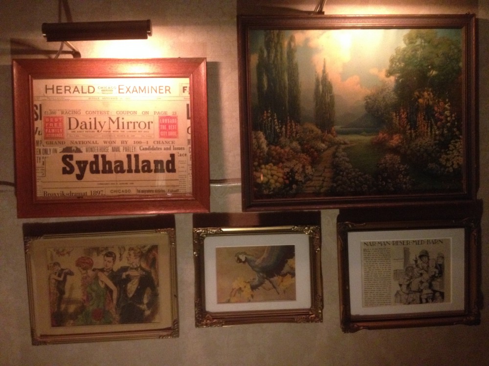 Tavlor från husets egen historia